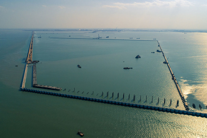 三亿体育官网连云港港30万吨级航道二期工程完工验收 为建立东方大港和天下一流石化(图3)